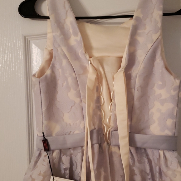 Never worn - Picture 4 of 4